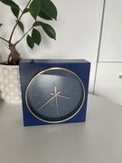 Zegar kwadratowy w stylu glamour – granatowy z złotymi detalami