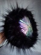 Czarna futrzana czapka, toczek zimowy z tęczowymi elementami