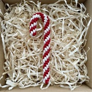 Laska świąteczna makrama zawieszka biało-czerwona 15cm ozdoba na choinkę