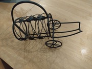 Stojak na butelkę+ metalowy na kołach 