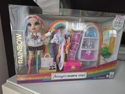 RAINBOW HIGH Lalka Amaya - z Tęczową Szafą i Akcesoriami Prezent dla Dzieci