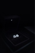 Ekskluzywne Kolczyki 2.0 CT Moissanite – Królewski Blask w Oprawie LED