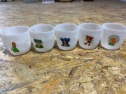 Kubki plastikowe z postaciami z bajek PRL