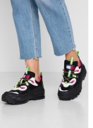 Sneakersy TOMMY JEANS Expedition Shoe EN0EN00713 B