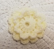 Kwiatek 3D ecru , włóczka