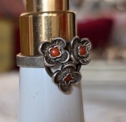 Pierścionek srebrny WARMET niezapominajki z koralami starej roboty próby 