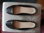 Czarne eleganckie buty na obcasie/czółenka markowe o rozmiarze 38