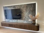 Dębowa szafka rtv lamele ryfle ekskluzywna nowoczesna drewniana półokrągła 