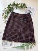 Spódnica w kratkę z wełną 15% wool z ozdobną klamrą