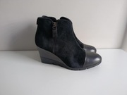 Czarne botki na koturnie zamszowe Lasocki r 38