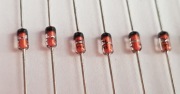 Dioda zenera ZTE2  2,2V 120mA  DO-35  5szt.