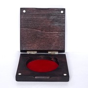 Eleganckie drewniane etui z magnesem na medale
