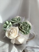 Flower Box z kwiatami z wosku sojowego  Biel & Szałwia