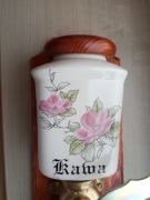 Młynek do kawy na ścianę  z hibiskusem