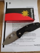 Spyderco Ambitious Black FRN, Plain 8Cr13MoV (C148PBK) czarne.