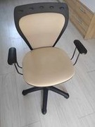 Fotel biurowy dziecięcy obrotowy beżowy jak nowy