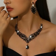 Piękny elegancki komplet kolczyki i naszyjnik cyrkonie