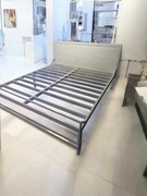 Łóżko mocne stalowe z el. drewnianym