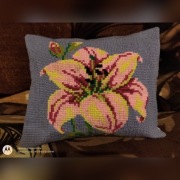 Lilia haft krzyżykowy