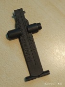 Ramię celownika ( szczerbina ) z suwakiem.