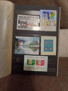 Album klaser ze starymi znaczkami pocztowymi świat bloczki 