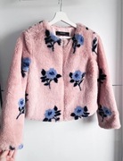 ZARA pudrowo różowe futerko w kwiatki futro kurteczka miękkie pluszowe
