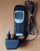 Telefon komórkowy NOKIA 6210 NPE-3NX wraz z ładowarką