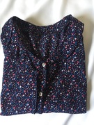 Rozpinana bluzka z wiskozy, delikatne falbanki, poduszki na ramionach