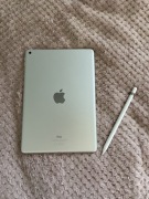 iPad 9.gen w zestawie z Apple pencilem 1