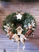 Stroik świąteczny na drzwi.