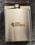 Piersiówka z kolekcji Czarny kryminał