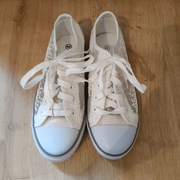 Białe koronkowe trampki dziecięce r.34