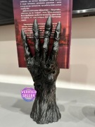 Podstawka na książkę, ozdoba na regał z książkami, ręka