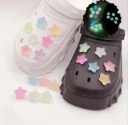 Nowy zestaw przypinki do butów charms piny ozdoby świecące gwiazdki