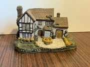 Figurka domku wiejskiego – Academy – ręcznie malowana 