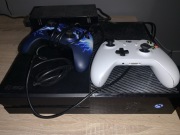 Konsola Xbox One 500 GB + 2 pady + zasilacz