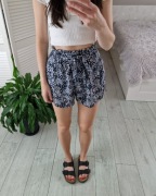H&M niebieskie granatowe spodenki krótkie w kwiaty kwiatki wiskoza S 36