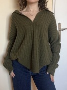 Zielony sweter oversize z kołnierzykiem - miękki splot, khaki