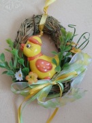 Ozdoba świąteczna, wielkanocna STROIK - Kurczak wśród zieleni