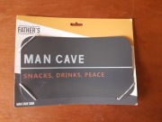 Metalowa tabliczka szyld Man Cave (Jaskinia Mężczyzny) Snacks Drinks Peace