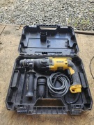Młot udarowo-obrotowy DeWalt D25144K