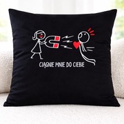 Poduszka „CIĄGNIE MNIE DO CIEBIE” – welurowa z haftem | prezent walentynki