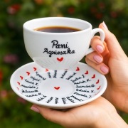 Filiżanka ze spodkiem dla nauczyciela z imionami dzieci na prezent