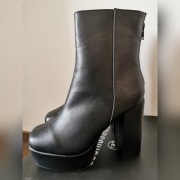 Botki czarne na platformie