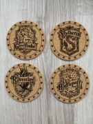 Harry Potter domy Hogwartu - 8 podkładek korkowych pod kubek szklankę