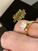 Złoty pierścionek z diamentem 