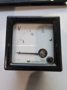 Woltomierz Voltomierz analogowy tablicowy 