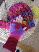 Komplet czapka I mitenki 20% wełny. 