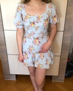 Sukienka w kwiaty laurella