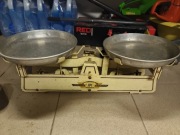 Waga PRL Przemyśl z odważnikami